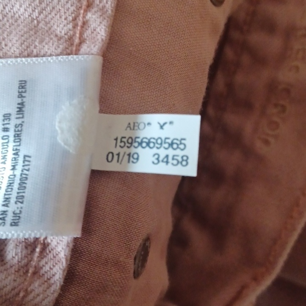 American Eagle Size 0 high waisted,  freyed hem jeans. Pinkish/ rose . - Picture 9 of 12